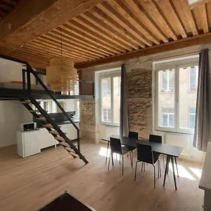 https://carmlites-charmant-4-pers-pentes-croix-rousse.hotels-rhonealpes.com